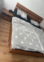 Schlafzimmer: Bett 1,80 mit zwei Nachttischen,Schubladen+Kommode Nordrhein-Westfalen - Pulheim Vorschau