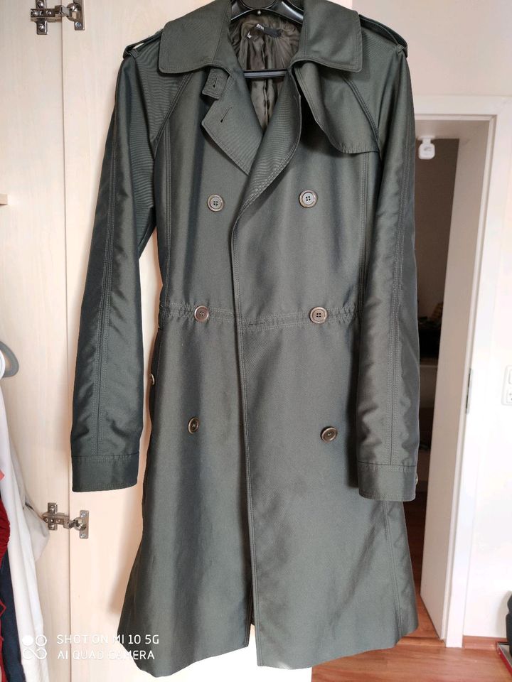 Trenchcoat Hugo Boss GR.38 wie neu in Frankfurt am Main