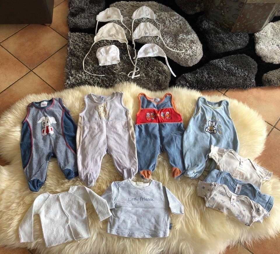 Baby Kinder Klamotten Strampler, Hosen, Shirt, Pullover, Mütze in Altendorf