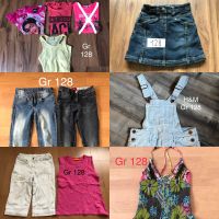 Viele Mädchen Sachen in Gr 128 /134 Jeans LA-Shirts Kleid Shorts Niedersachsen - Gronau (Leine) Vorschau