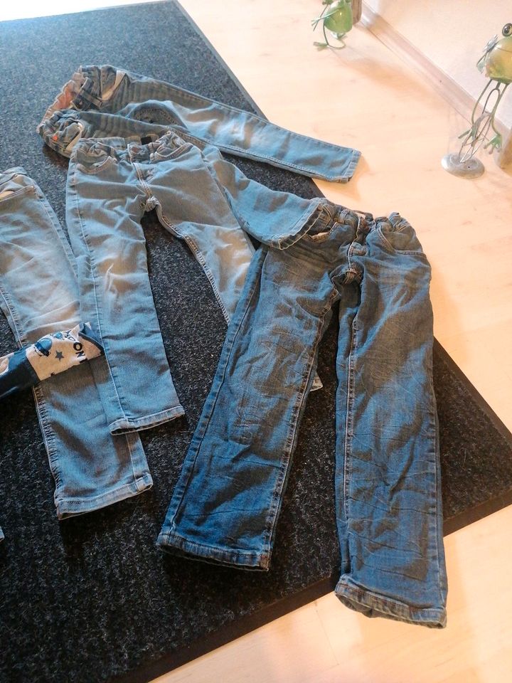 4 Jeans 134, 134/140, 1 Thermo Jeans 140 in Saaldorf-Surheim