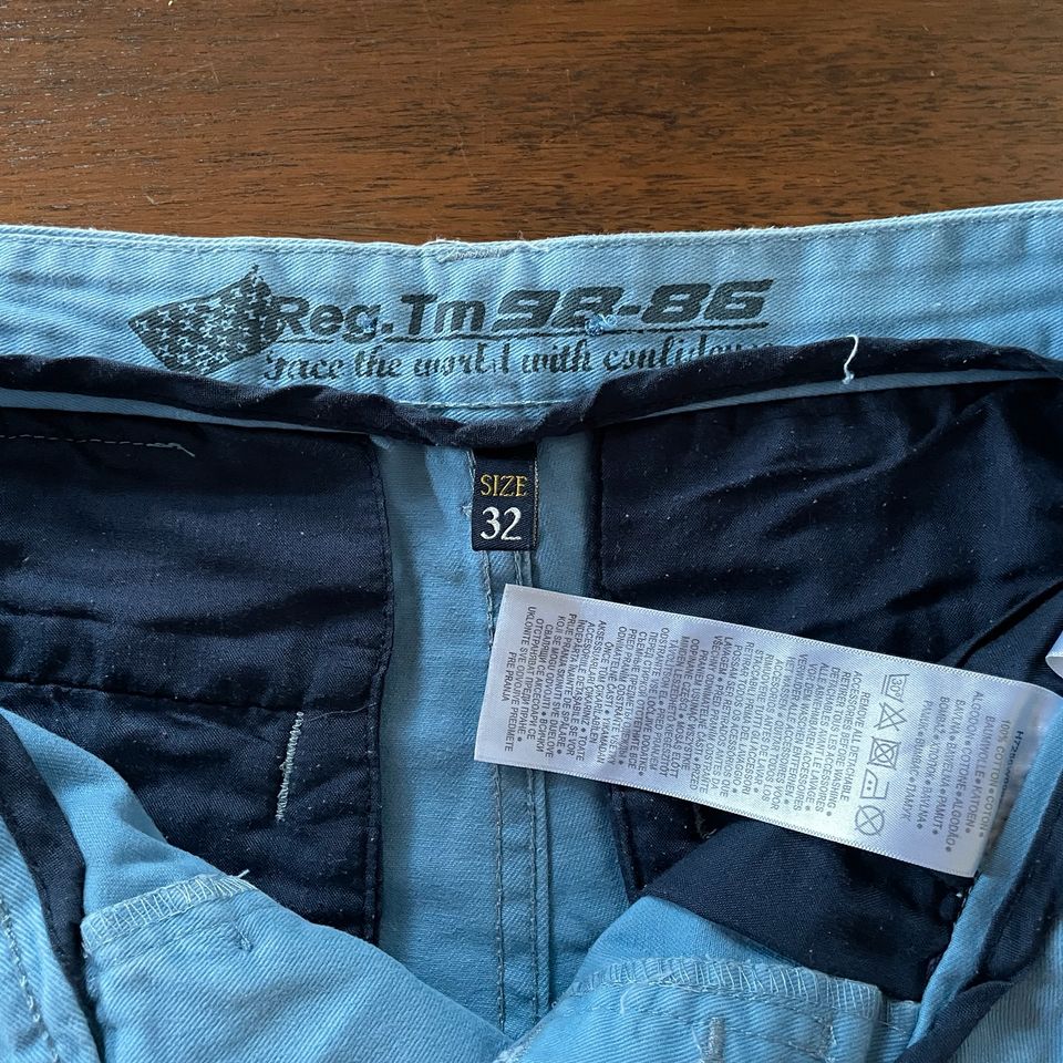 Chino Short Bermuda kurze Hose | hellblau | W32 in Dresden