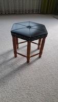 Hocker Schwarz Fußhocker Holz stabil 34 cm Schleswig-Holstein - Kellinghusen Vorschau