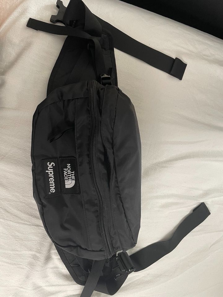 Supreme The North Face Rucksack Bauchtasche in Essen-Margarethenhöhe