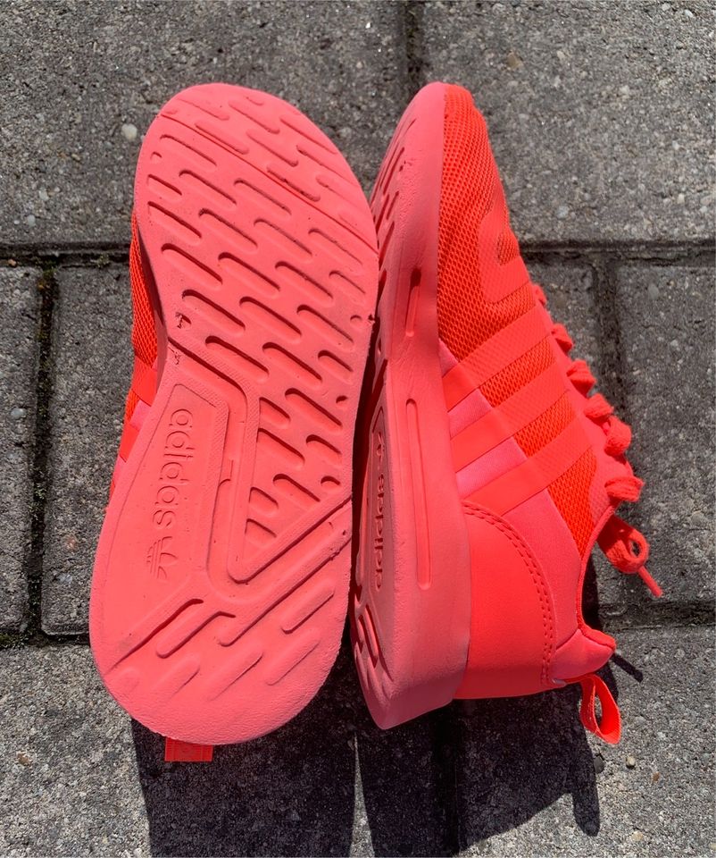 Adidas Sneaker Schuhe Turnschuhe orange neon Kinder 33,5 in  Baden-Württemberg - Winnenden | Gebrauchte Kinderschuhe Größe 33 kaufen |  eBay Kleinanzeigen ist jetzt Kleinanzeigen