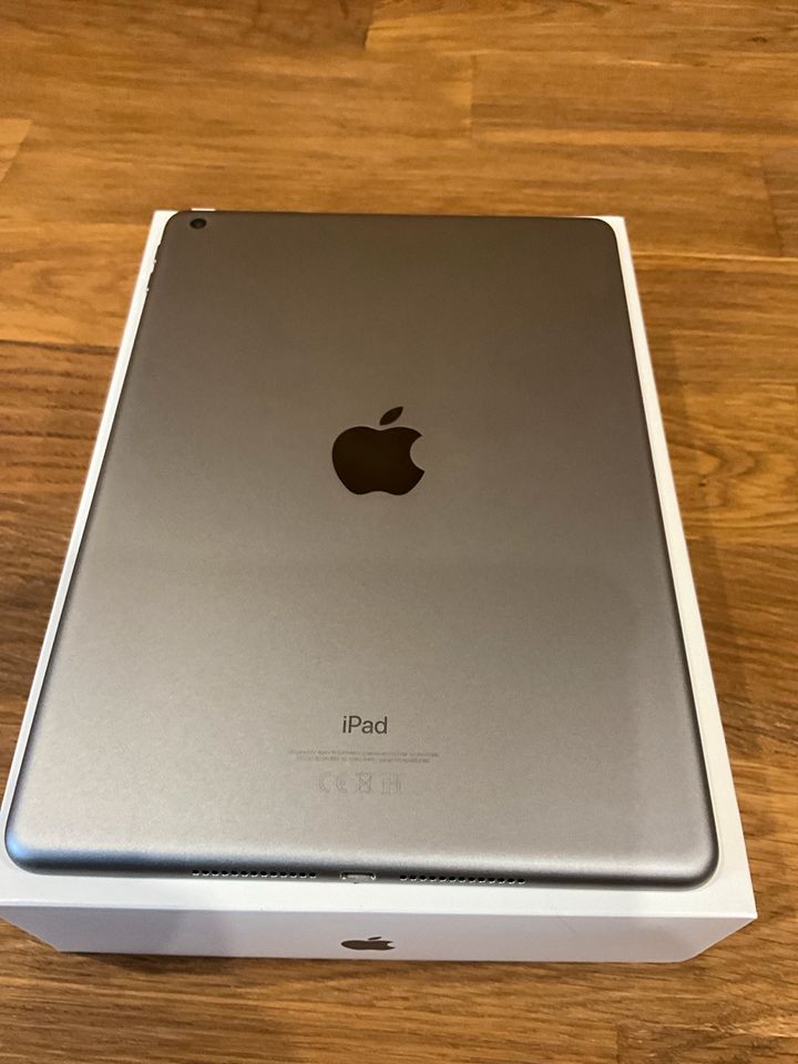 Apple iPad 9.7 128 GB spacegrey 2018 6. Generation in Pirmasens
