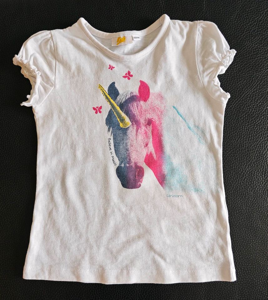 Mädchen T-Shirt mit Einhorn-Print Gr.110/116 von Kids in Salzgitter