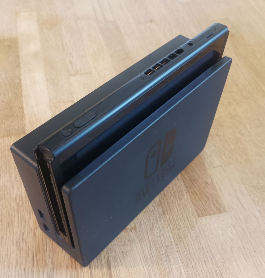 Nintendo Switch (mit verbesserter Batterielaufzeit) in Meine