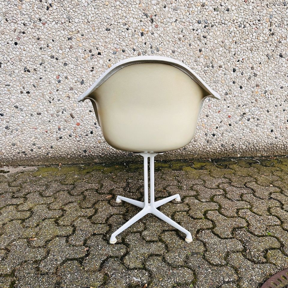 SETPREIS! 3x Herman Miller / Vitra - Charles & Ray Eames - Fiberglass Armchair | Stühle / Sessel | Zeitloser Designklassiker | La Fonda in Düsseldorf