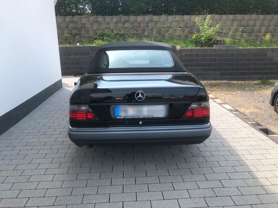 Mercedes Benz W124 E200 Cabrio in Schalksmühle