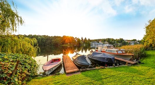 550 qm Wassergrundstück mit erstklassigem Altbau mit ca. 130 qm Wohnfläche mit Wasserblick in Berlin