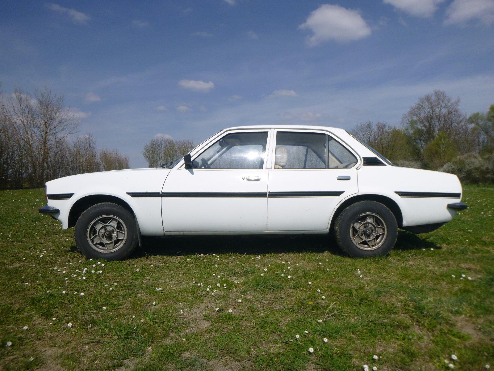 Abbildung des Autos ASCONA - B 1,9 SR
