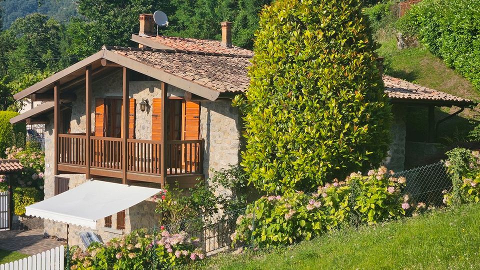 Italien, Gardasee, Idrosee, Trentino, Brescia, 400KM von München - Einzigartiges Haus, 100 Meter zum See, absolut ruhige Lage mit bestem See- und Bergblick! in München