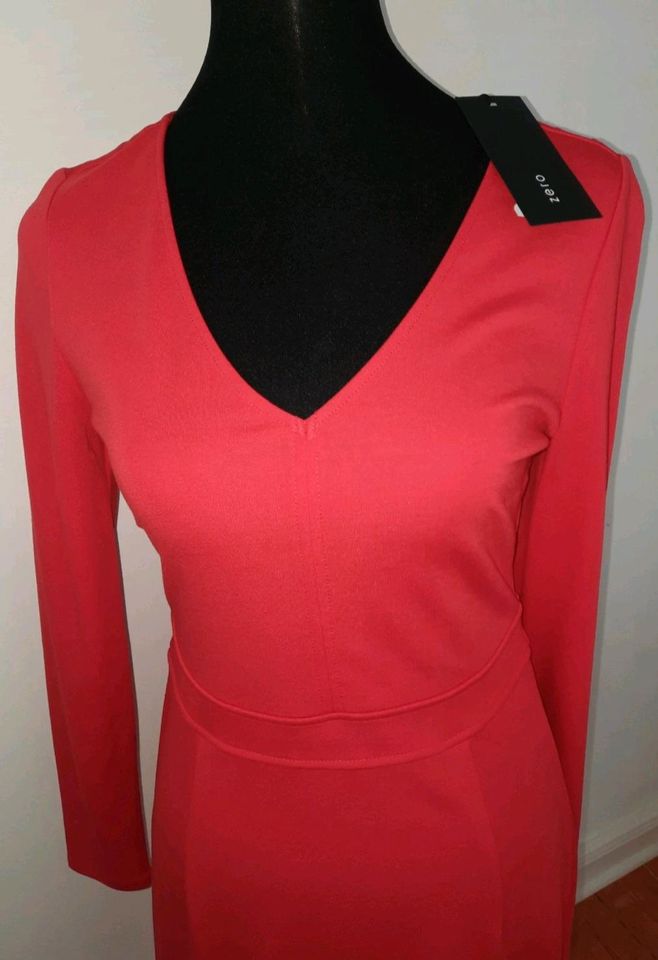 Zero Kleid V-Ausschnitt Rot Gr. 36 S NEU mit Etikett in Bremen