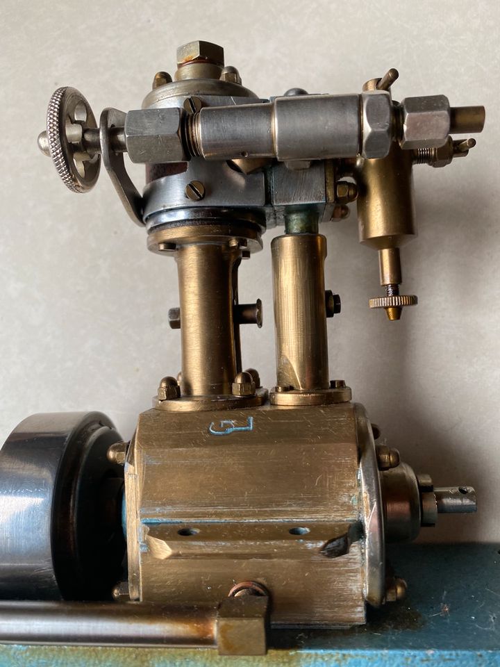 Dampfmaschine, Dampfmotor schweres Modell in Göttingen