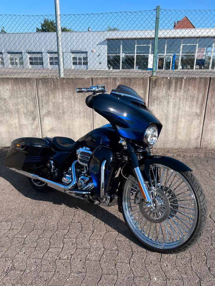 Harley Davidson Street Glide 5HD CVO 110 CUI Jekill & Hyde 26“ in Kiel