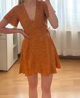 Wickelkleid gepunktet weiß orange Kleid Sommerkleid Größe S Nordrhein-Westfalen - Gelsenkirchen Vorschau