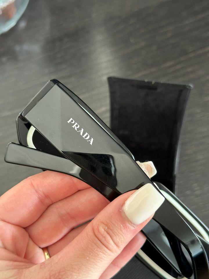 Sonnenbrille Prada SPR06Y in Holzheim