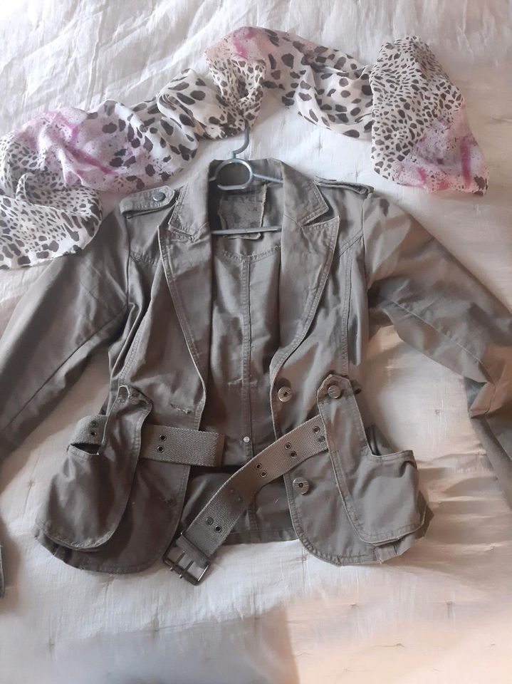 Jacke khaki Sommer taulliert in Rinteln