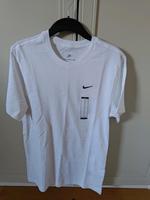 Nike T-Shirt Neu Gr S Nordrhein-Westfalen - Marl Vorschau