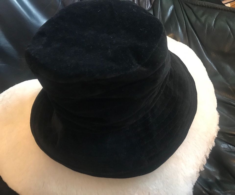 Hut aus schwarzem Samt, 100 %, , sehr guter Zustand, Größe 57 in Unna