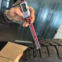 4x 205/60R16 96H GOODYEAR ULTRA GRIP PERFORMANCE GEN-1 mit Felgen München - Bogenhausen Vorschau