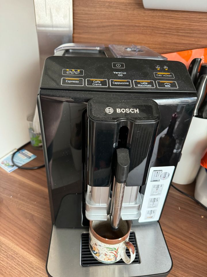 Bosch Kaffeevollautomat VeroCup 100 & Reinigungsmittel in Bamberg