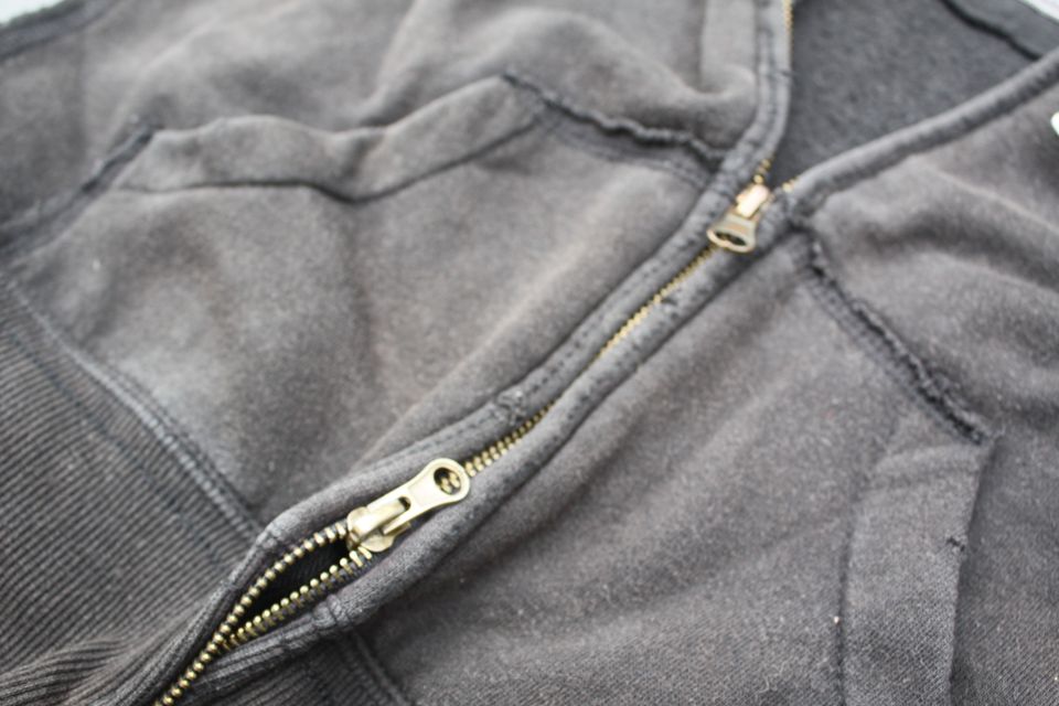 Unisex: dicke schwarze Kapuzen-Sweater-Jacke in Gr. 146 aus USA in Baltmannsweiler