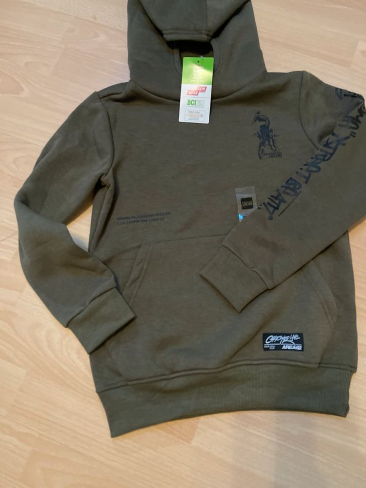 NEU Sweatshirt Hoodie Pullover Jungs 134/140 grün in Bad Aibling