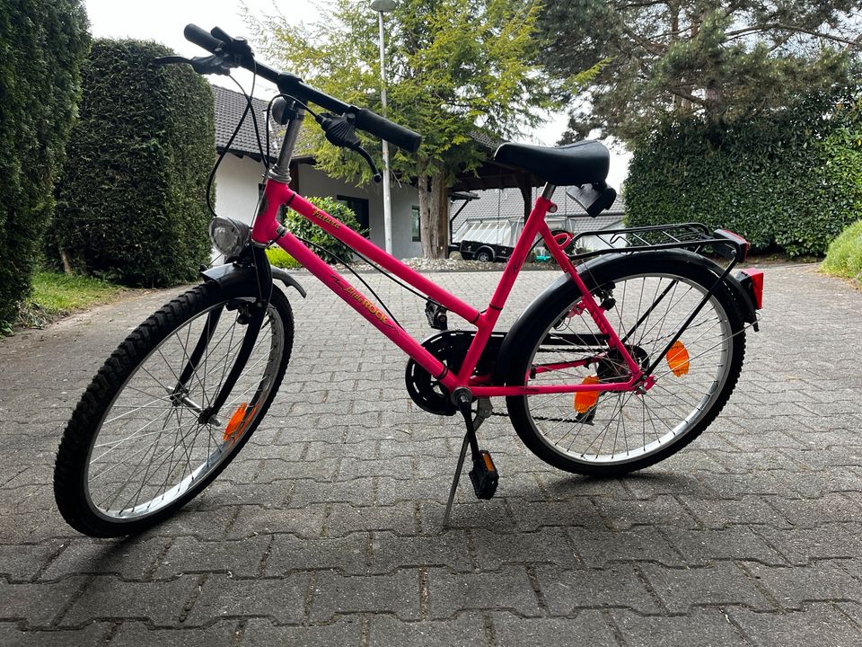 Mädchen Fahrrad in Baindt