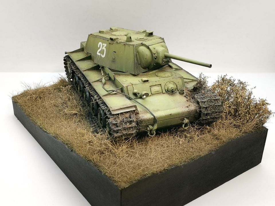 KV-1 mit Diorama, gebaut und bemalt, 1:35 in Bielefeld