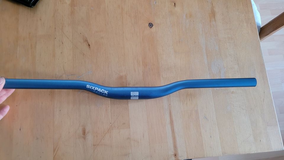 MTB Lenker Alu Blau Eloxiert 31,8mm Klemmung 25mm Rise 58cm Länge in Berlin