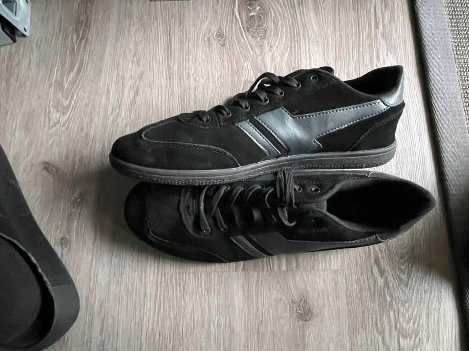 Sportschuhe Sneaker gebraucht schwarz Größe 48 in Hamburg