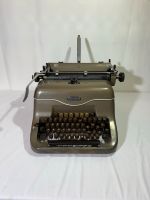 Alte Antike Schreibmaschine Triumph Matura Schreib Maschine 50er Nordrhein-Westfalen - Sankt Augustin Vorschau