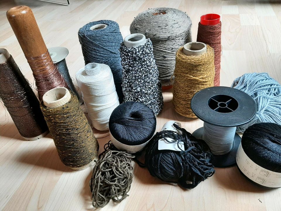 Wolle, Garne, Spulen zum stricken oder weben in Burgthann 