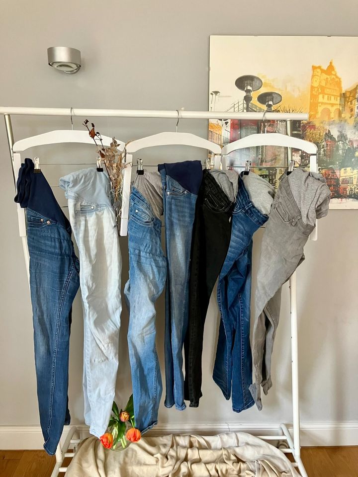 Umstandskleidung:7 lange Jeans und 1 Stoffhose Gr.M/36-40 in Marburg