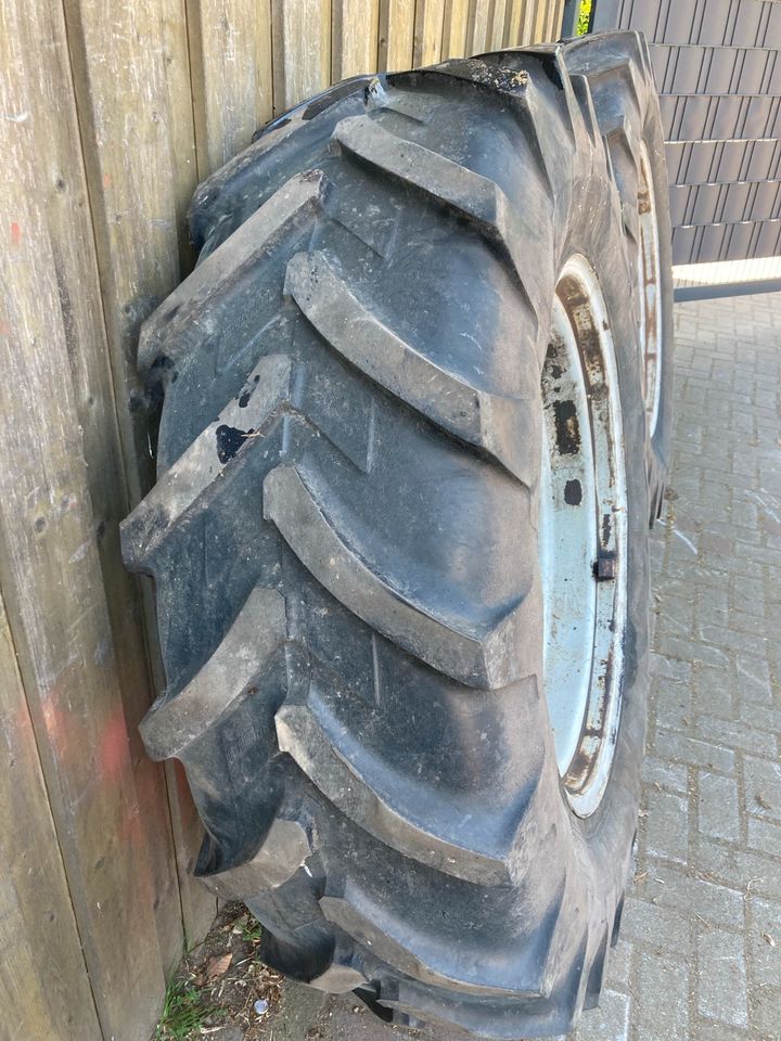 Original Ford Traktor Hinterräder 16.9R34 5000 7000 6610 7610 in Wildeshausen