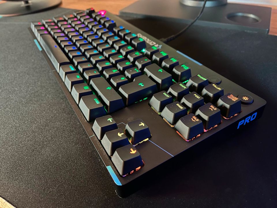 Gaming mechanische Tastatur kabellose Maus Headset Mousepad RGB in Tirschenreuth