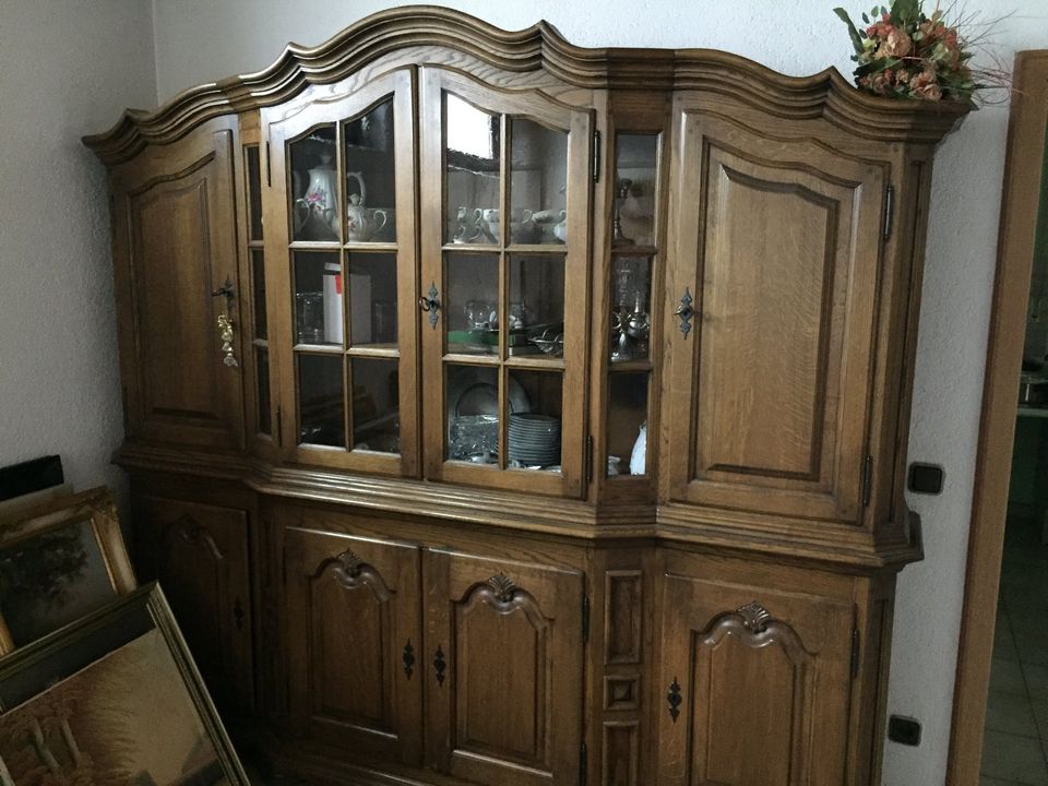 Möbelstücke aus Hausstandverkleinerung,Standuhr, Vollholzschrank in Langenzenn