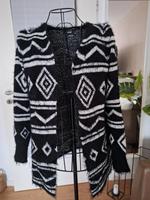 Schwarz / weiß gemusterte Strickjacke S Hessen - Gelnhausen Vorschau