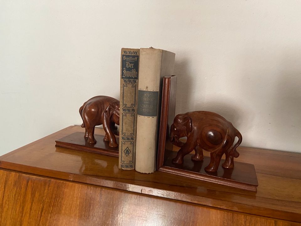 Ein Paar massive Vintage Holz Elefanten Buchstützen in Oberhausen