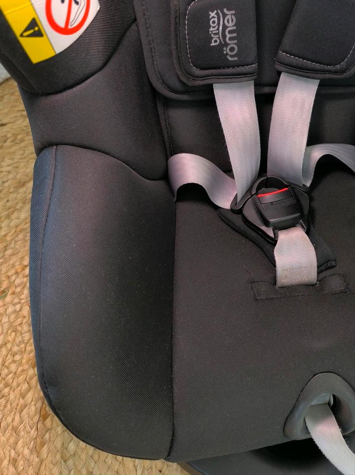 Kindersitz Britax Römer Dualfix2 R drehbar, inkl. Sommerbezug in Hannover