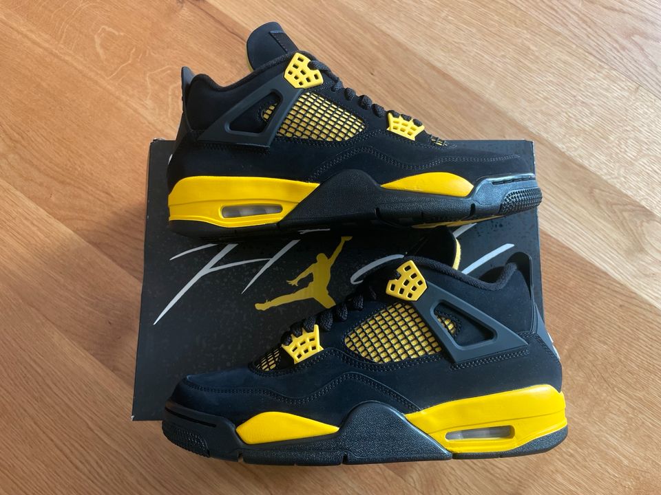 Nike Jordan 4 Retro Travis Scott, Yellow Thunder, Bred, Lightning in Düsseldorf