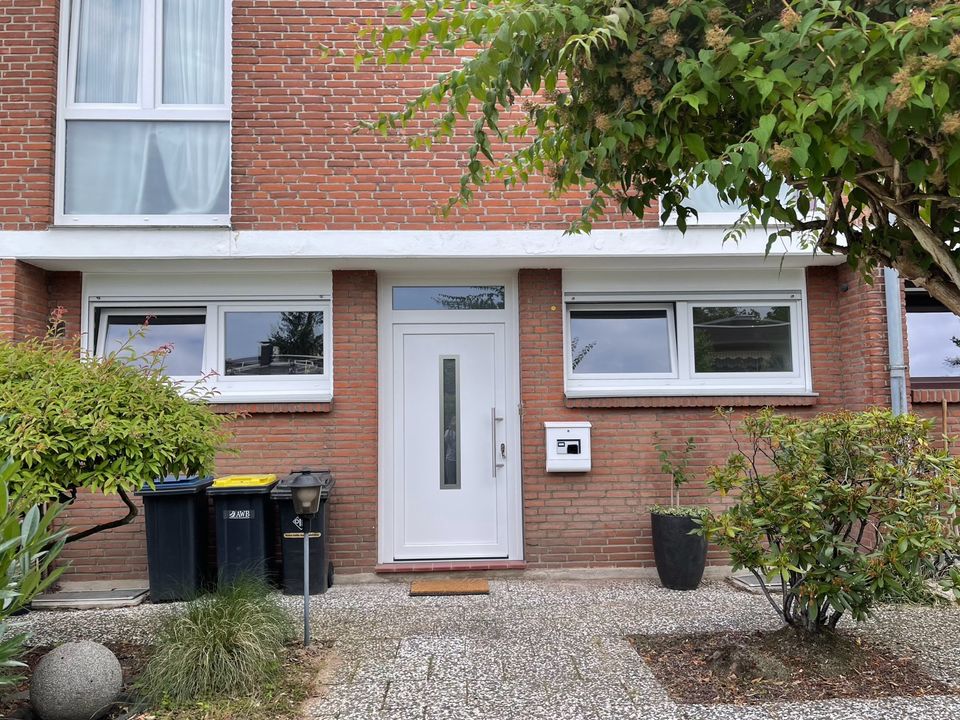 Modernes Splitlevel-Haus mit Panoramablick ins Grüne von Privat in Köln