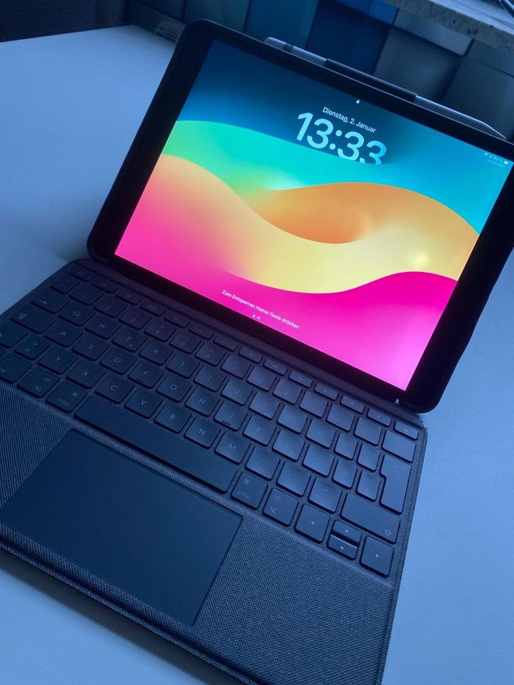 Hülle/Tastatur logitech COMBO Touch für iPad Air 3 in Melsungen