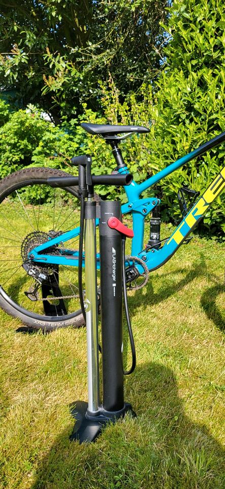 TREK Top Fuel 9.7 NX M BK-TL 2020/2021 in Krefeld