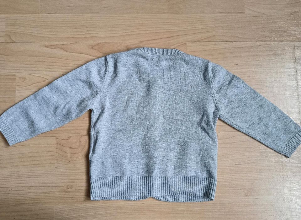 80 ❤️ wie NEU ❤️ Strickjacke zum knöpfen. Sterne Schleife in Dresden