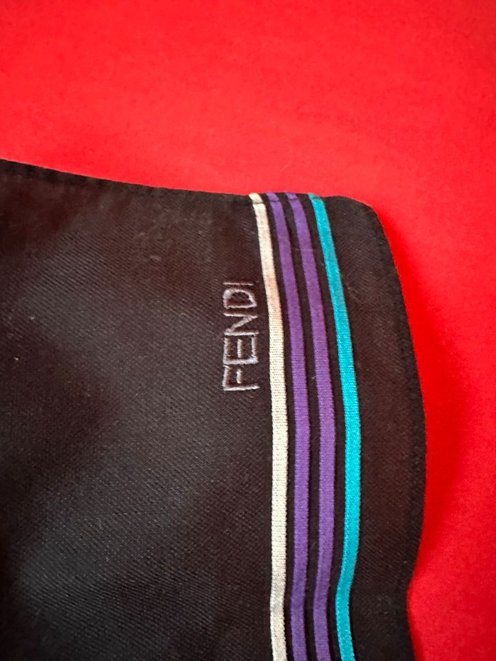 FENDI Tuch. Schwarz, neu. in München