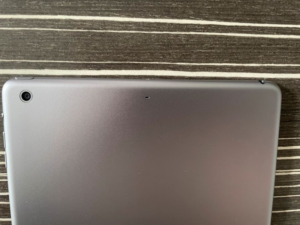 IPAD AIR MODEL: A1474 16GB SPACE GREY in Unterschleißheim