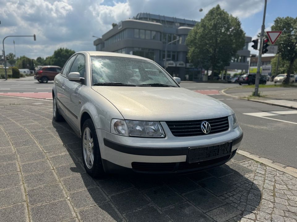 Volkswagen Passat 1.6 Benzin in Nürnberg (Mittelfr)